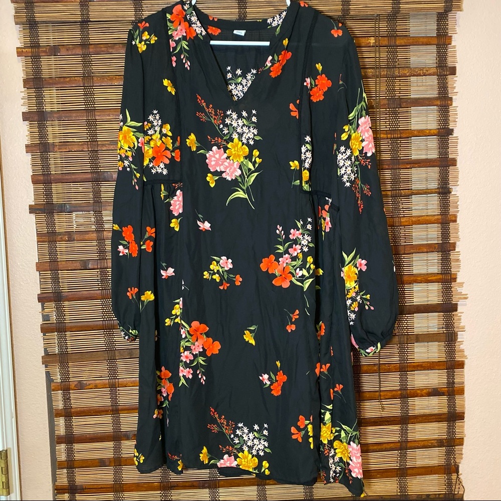OLD NAVY(Black dress with floral patterns)